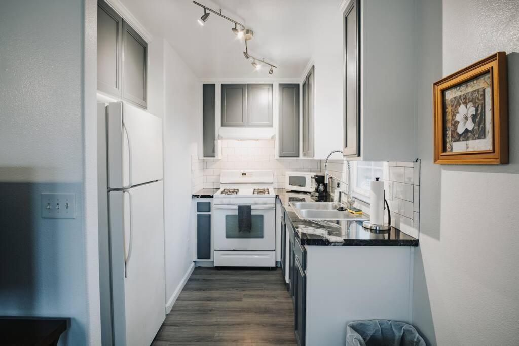 Gorgeous Upstairs Studio With Patio And Laundry Chico Eksteriør billede